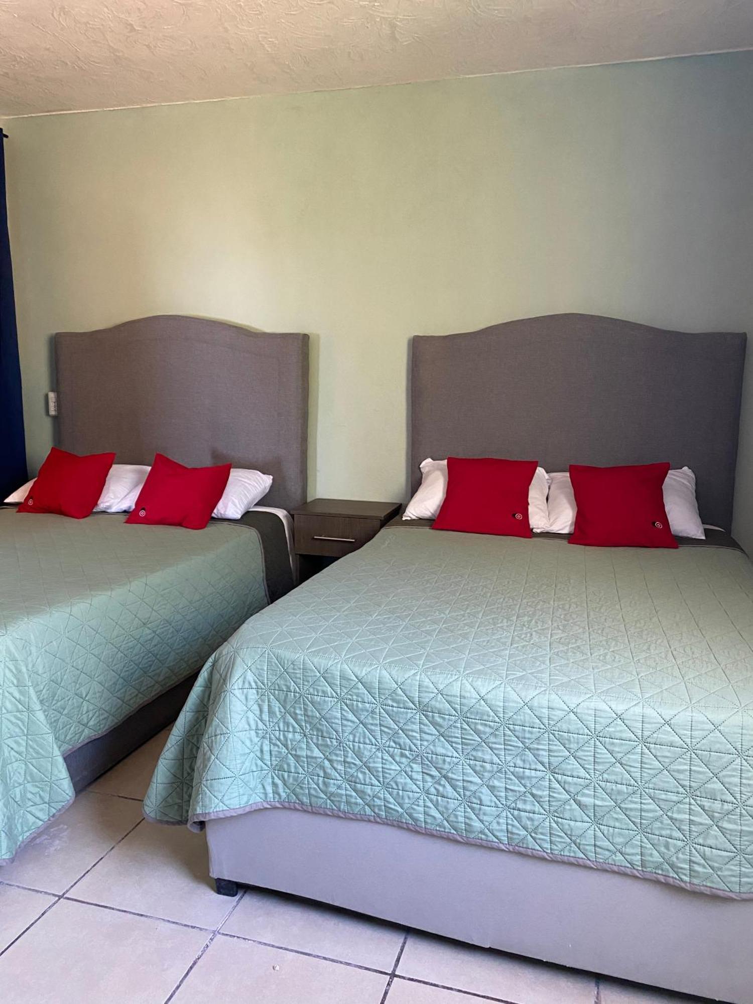 Aparthotel 4 VENATOR House Boutique à León de los Aldamas Extérieur photo